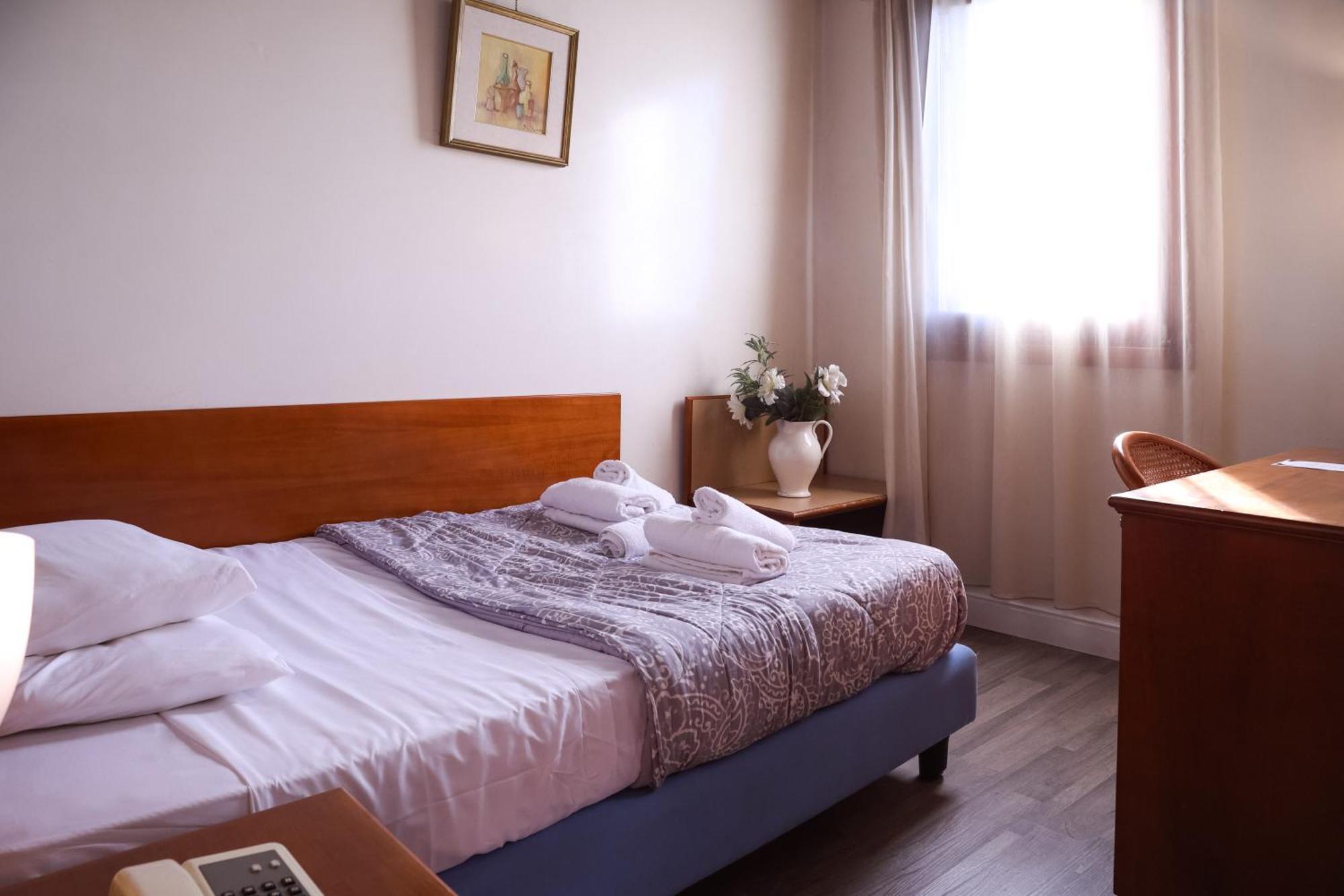 Hotel Villa Sara Местре Экстерьер фото