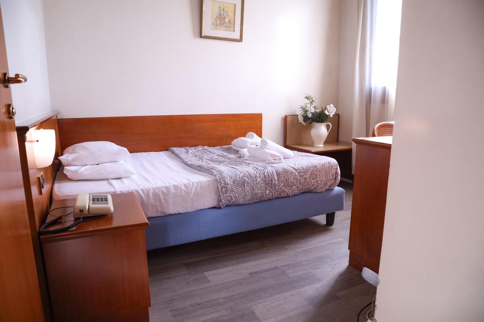 Hotel Villa Sara Местре Экстерьер фото